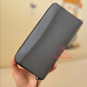 Last one ! Coach long zip WALLET